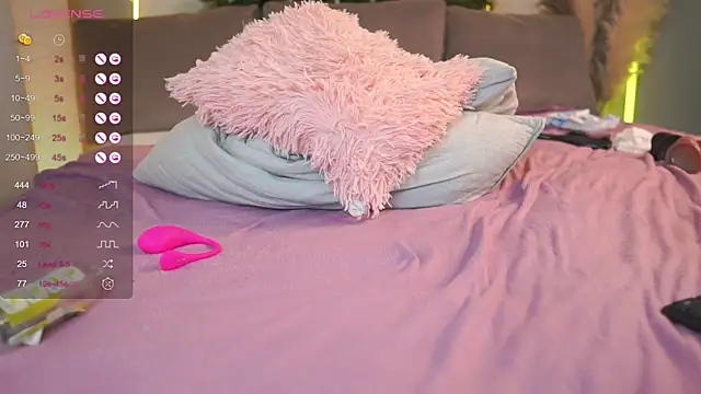 Snapshot of Chloeromantic chatting on 01-31-25, 02:37 Chloeromantic online show from 01-31-25, 02:37