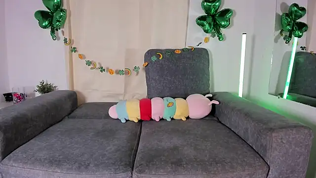 zoe roux21 online show from 03-18-25, 07:42