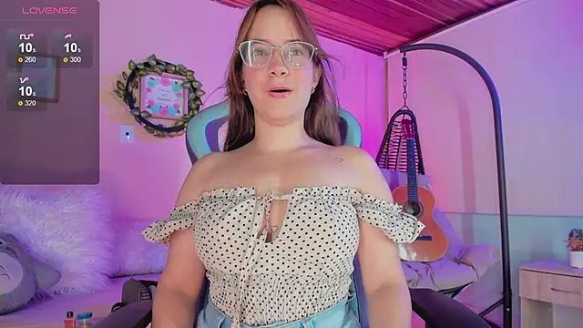 Snapshot of honey_fox1 chatting on 02-07-25, 10:20 honey fox1 online show from 02-07-25, 10:20