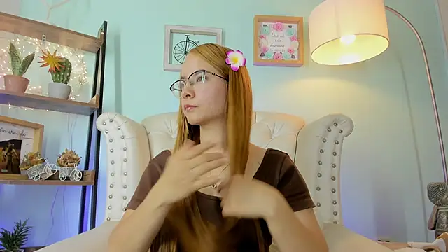 Snapshot of honey_fox1 chatting on 02-17-26, 12:40 honey fox1 online show from 02-17-26, 12:40