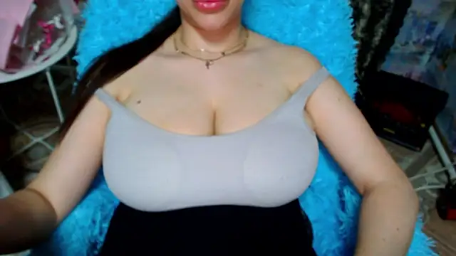 Snapshot of lovelyseu chatting on 12-18-25, 05:30 lovelyseu online show from 12-18-25, 05:30