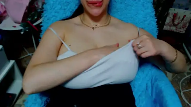 Snapshot of lovelyseu chatting on 01-12-26, 07:02 lovelyseu online show from 01-12-26, 07:02