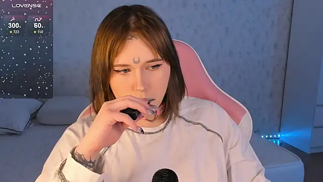 Snapshot of Spliti_moon chatting on 02-28-25, 03:04 Spliti moon online show from 02-28-25, 03:04