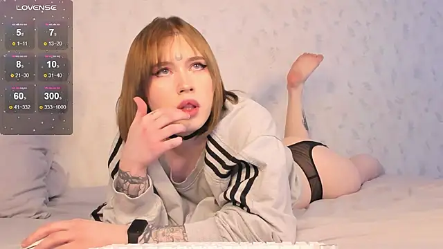 Snapshot of Spliti_moon chatting on 03-04-25, 05:34 Spliti moon online show from 03-04-25, 05:34