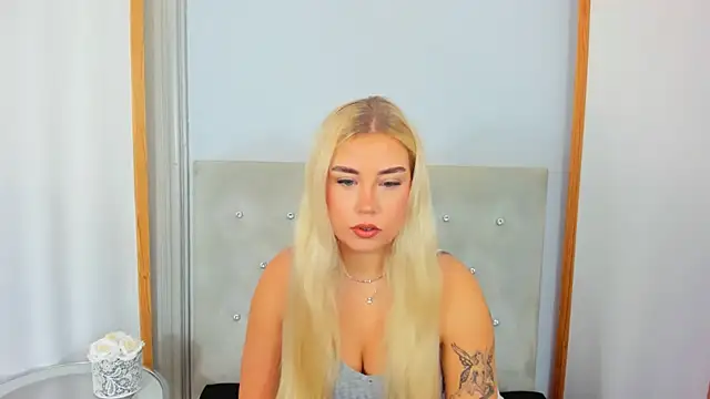 Snapshot of KristyHoney chatting on 02-12-25, 06:19 KristyHoney online show from 02-12-25, 06:19