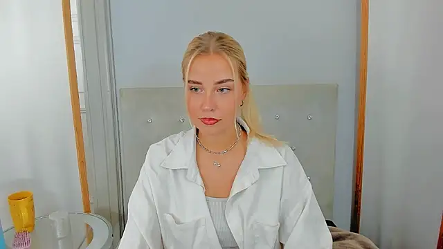 Snapshot of KristyHoney chatting on 02-25-25, 03:16 KristyHoney online show from 02-25-25, 03:16