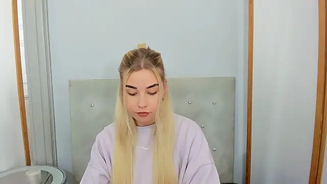 Snapshot of KristyHoney chatting on 03-17-25, 09:55 KristyHoney online show from 03-17-25, 09:55