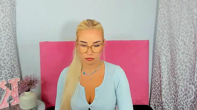 Snapshot of KristyHoney chatting on 09-26-25, 11:36 KristyHoney online show from 09-26-25, 11:36