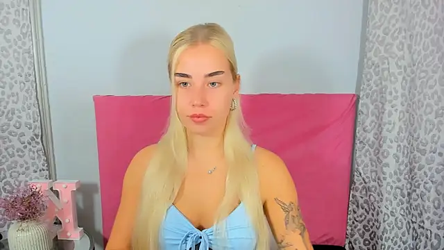 Snapshot of KristyHoney chatting on 10-13-25, 07:08 KristyHoney online show from 10-13-25, 07:08