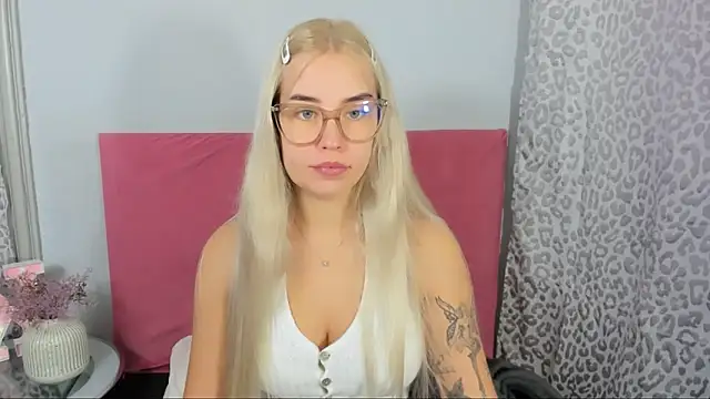 Snapshot of KristyHoney chatting on 01-07-26, 08:17 KristyHoney online show from 01-07-26, 08:17