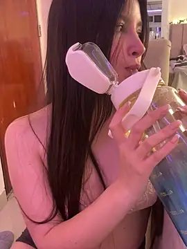 Snapshot of annaharper- chatting on 12-05-25, 03:59 annaharper- online show from 12-05-25, 03:59