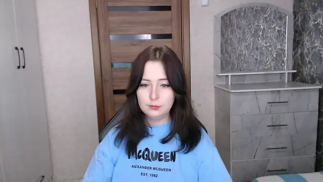 Snapshot of Kristy-Max chatting on 12-14-25, 07:25 Kristy-Max online show from 12-14-25, 07:25