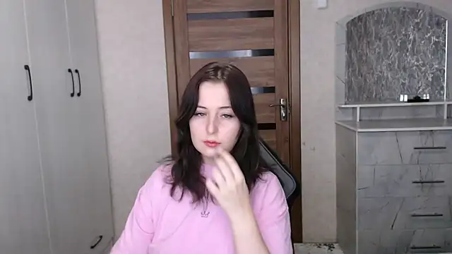 Snapshot of Kristy-Max chatting on 12-15-25, 10:52 Kristy-Max online show from 12-15-25, 10:52