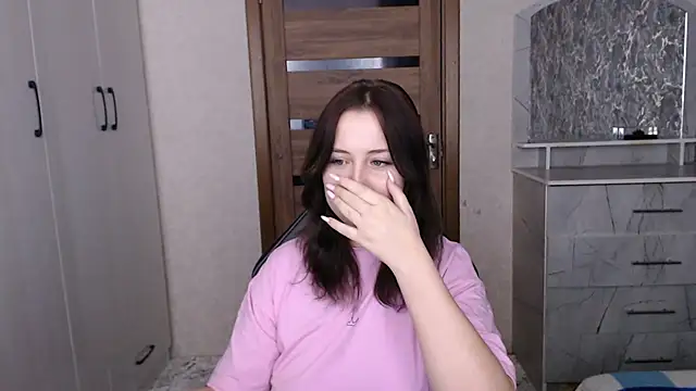 Snapshot of Kristy-Max chatting on 12-15-25, 11:31 Kristy-Max online show from 12-15-25, 11:31