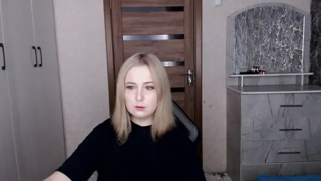 Snapshot of Kristy-Max chatting on 01-06-26, 09:18 Kristy-Max online show from 01-06-26, 09:18