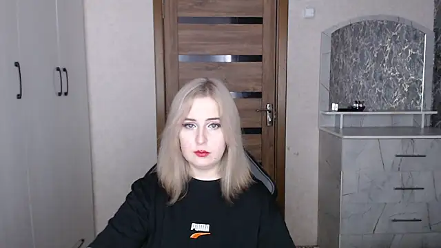 Snapshot of Kristy-Max chatting on 01-12-26, 10:04 Kristy-Max online show from 01-12-26, 10:04