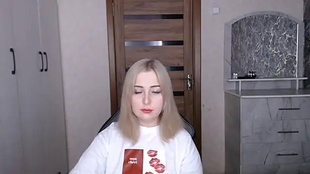 Snapshot of Kristy-Max chatting on 01-13-26, 07:41 Kristy-Max online show from 01-13-26, 07:41