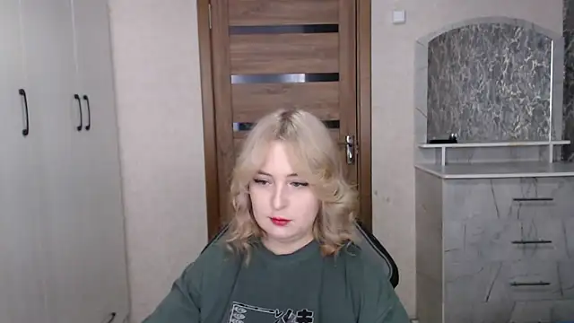 Snapshot of Kristy-Max chatting on 01-16-26, 09:30 Kristy-Max online show from 01-16-26, 09:30