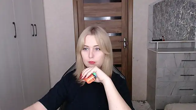 Snapshot of Kristy-Max chatting on 01-19-26, 04:49 Kristy-Max online show from 01-19-26, 04:49