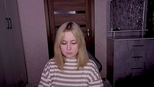 Snapshot of Kristy-Max chatting on 02-02-26, 09:35 Kristy-Max online show from 02-02-26, 09:35