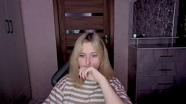 Snapshot of Kristy-Max chatting on 02-03-26, 03:59 Kristy-Max online show from 02-03-26, 03:59