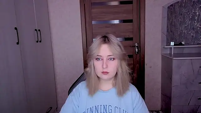 Snapshot of Kristy-Max chatting on 02-10-26, 04:49 Kristy-Max online show from 02-10-26, 04:49