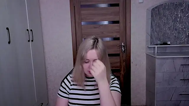 Snapshot of Kristy-Max chatting on 02-14-26, 05:15 Kristy-Max online show from 02-14-26, 05:15