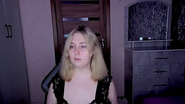 Snapshot of Kristy-Max chatting on 02-20-26, 07:36 Kristy-Max online show from 02-20-26, 07:36