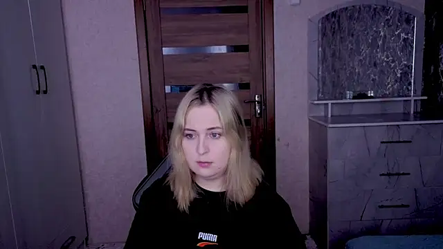 Snapshot of Kristy-Max chatting on 02-22-26, 10:52 Kristy-Max online show from 02-22-26, 10:52