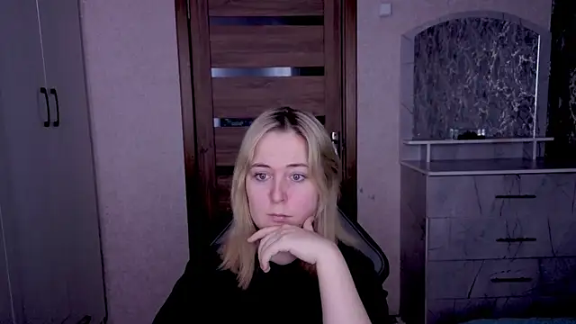 Snapshot of Kristy-Max chatting on 02-23-26, 01:30 Kristy-Max online show from 02-23-26, 01:30