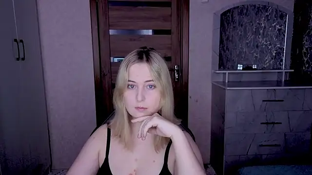 Snapshot of Kristy-Max chatting on 02-25-26, 09:35 Kristy-Max online show from 02-25-26, 09:35