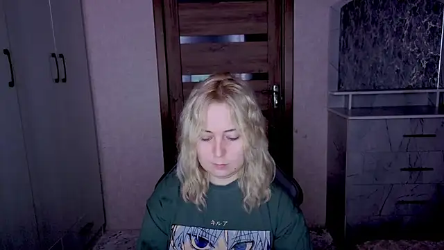 Snapshot of Kristy-Max chatting on 03-14-26, 08:47 Kristy-Max online show from 03-14-26, 08:47