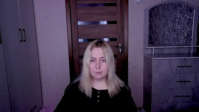 Kristy-Max online show from 04-22-26, 08:21