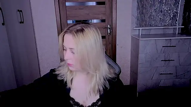 Snapshot of Kristy-Max chatting on 05-23-26, 09:19 Kristy-Max online show from 05-23-26, 09:19