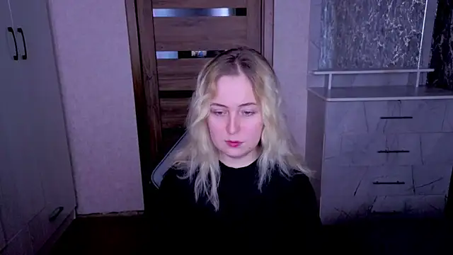 Kristy-Max online show from 06-21-26, 09:06