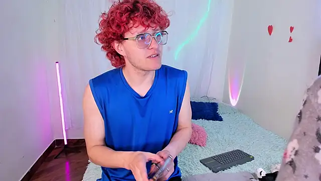 Snapshot of CelesteXCute chatting on 12-19-25, 02:13 CelesteXCute online show from 12-19-25, 02:13