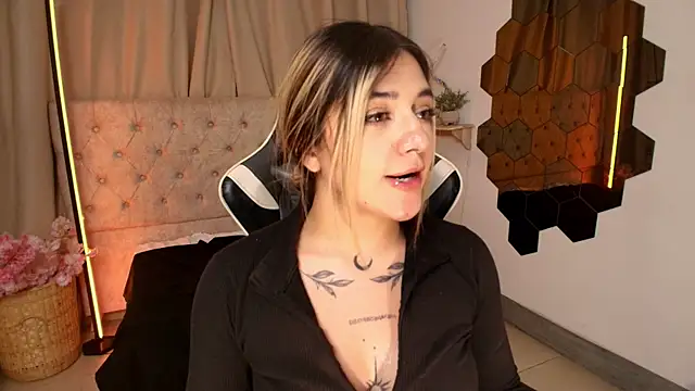 ashleyvalirya online show from 03-21-25, 10:06