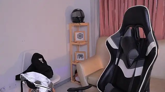 ashleyvalirya online show from 10-03-25, 03:47