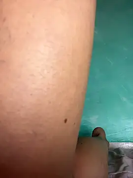 Snapshot of xMirana_ chatting on 10-29-25, 09:33 xMirana online show from 10-29-25, 09:33