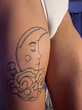 Snapshot of xMirana_ chatting on 11-19-25, 08:25 xMirana online show from 11-19-25, 08:25