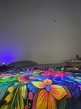 Snapshot of xMirana_ chatting on 11-30-25, 09:35 xMirana online show from 11-30-25, 09:35