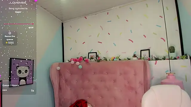 Snapshot of Giovanna_oliveira chatting on 02-05-25, 10:41 Giovanna oliveira online show from 02-05-25, 10:41