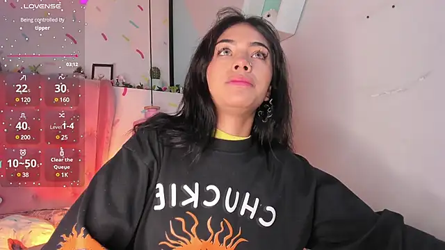 Snapshot of Giovanna_oliveira chatting on 02-06-25, 05:03 Giovanna oliveira online show from 02-06-25, 05:03