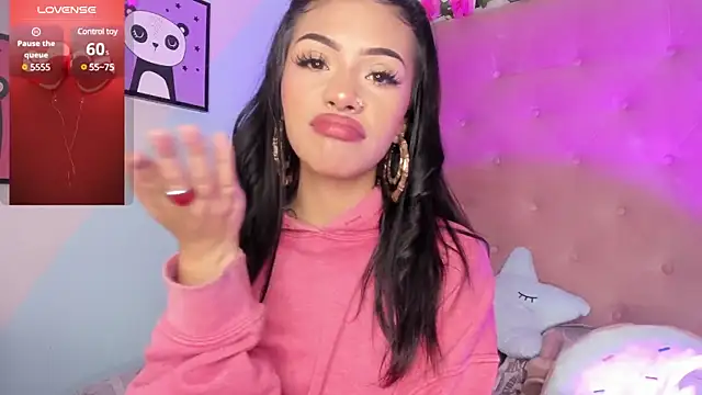 Snapshot of Giovanna_oliveira chatting on 02-23-25, 09:00 Giovanna oliveira online show from 02-23-25, 09:00