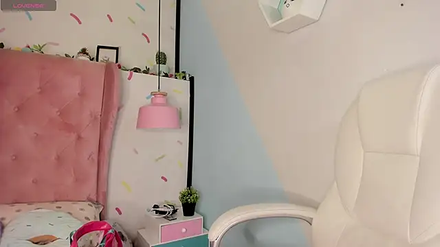 Snapshot of Giovanna_oliveira chatting on 02-25-25, 04:35 Giovanna oliveira online show from 02-25-25, 04:35