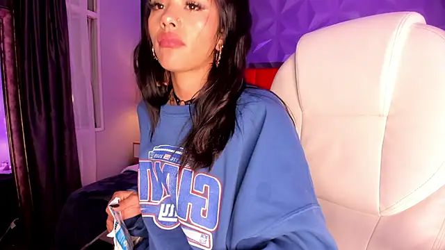 Snapshot of Giovanna_oliveira chatting on 03-02-25, 06:37 Giovanna oliveira online show from 03-02-25, 06:37