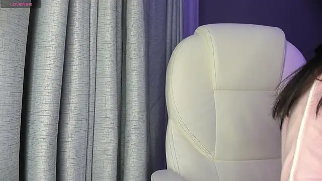 Snapshot of Giovanna_oliveira chatting on 10-10-25, 05:28 Giovanna oliveira online show from 10-10-25, 05:28