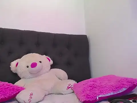 Snapshot of sofya-n-andy chatting on 10-26-25, 01:00 sofya-n-andy online show from 10-26-25, 01:00