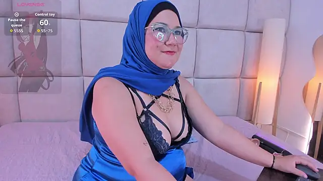 Snapshot of Scarlette_33 chatting on 03-25-26, 02:28 Scarlette 33 online show from 03-25-26, 02:28