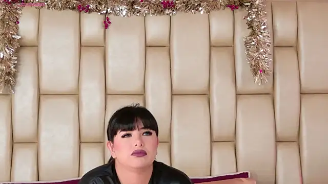 Alexa Miss online show from 11-30-25, 07:18